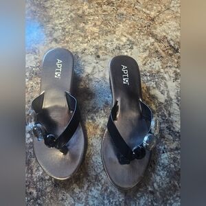 Apt. 9 Black and Silver Women's Sandals Size 6.5